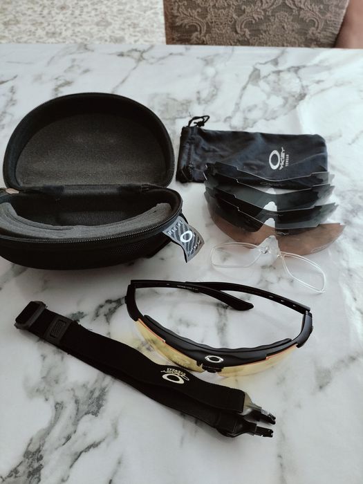 Очки солнцезащитные Oakley