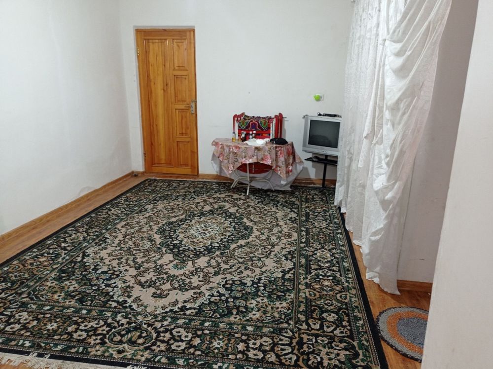 Участка срочно сотилади 8 хонали 900м2 дом на 200м2