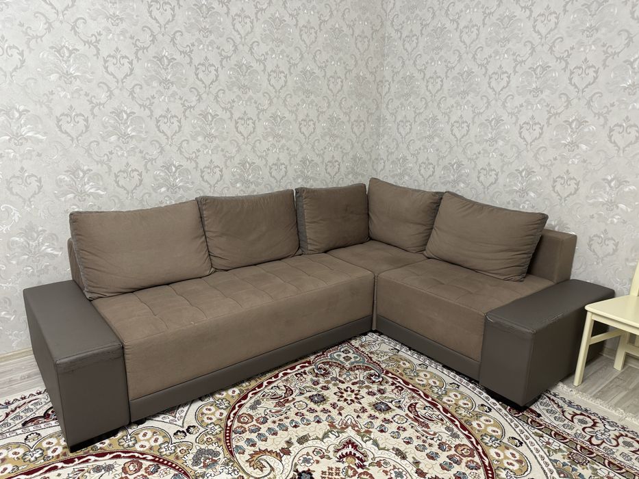 Продам диван. В хорошем состоянии, чистый, химчистка не требуется.