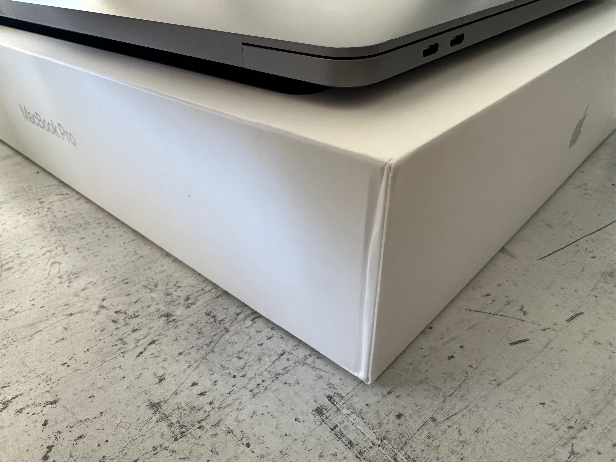 MacBook Pro 16" 2019 2.3GHz 8-Core i9/ 32RAM/ 1TB SSD/Radeon 5500 8GB