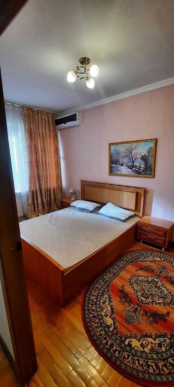 А13 Сдаю кв-ру 2 ком/3/5 на улице Шота Руставели, ор-р кафе B&B