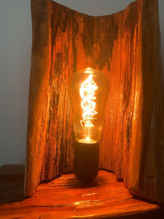 Veioza handmade din lemn natural