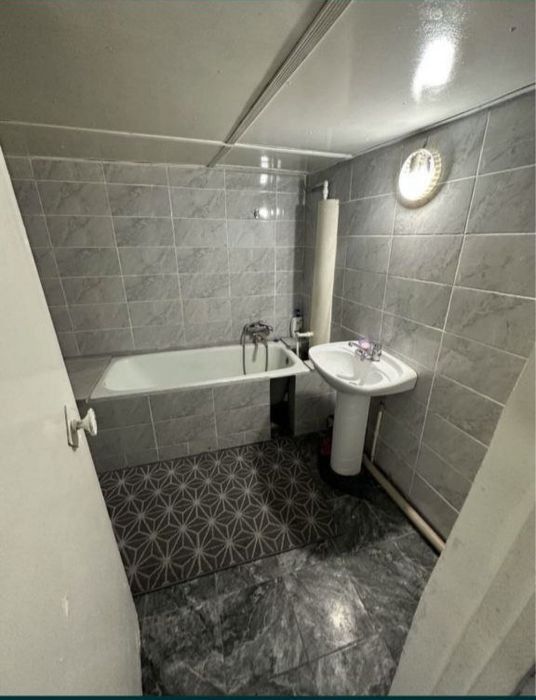 Ховли сотилади..