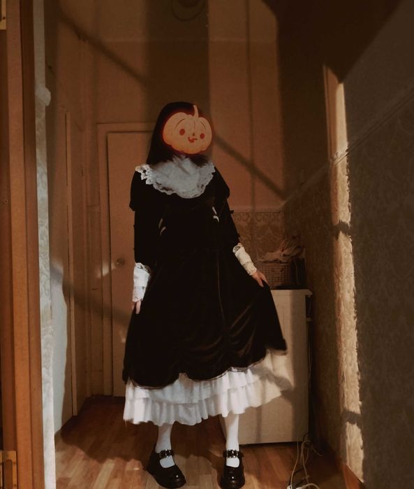 Продам вилюривое платье