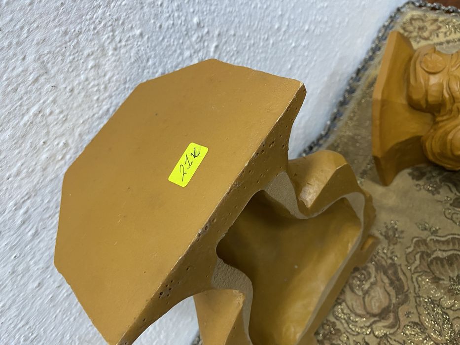 Италиански поставки за стена