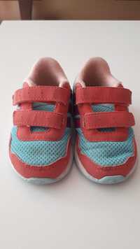Бебешки обувки Adidas номер 20