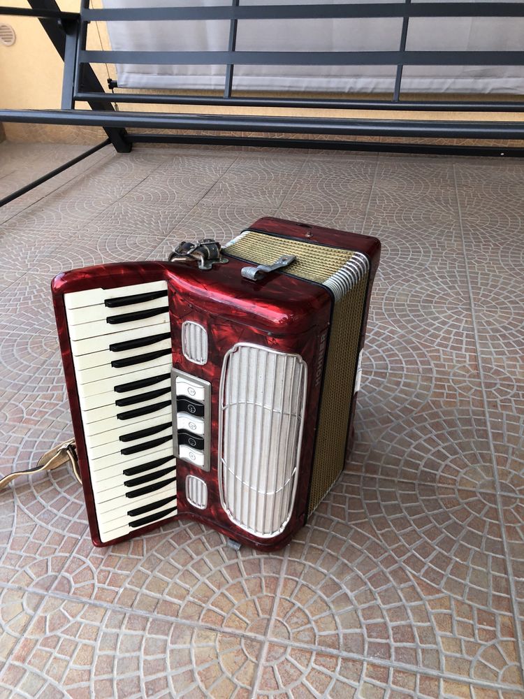 Vând acordeon Hohner Arietta