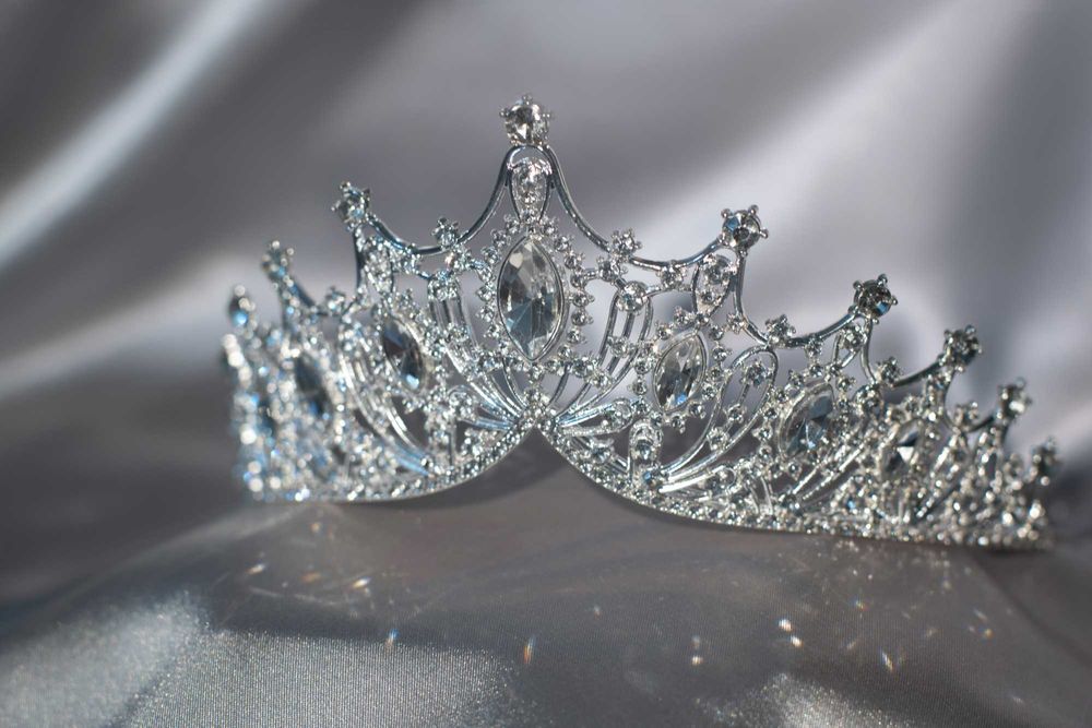 Диадема, корона с прозрачными кристаллами. Доставка включена