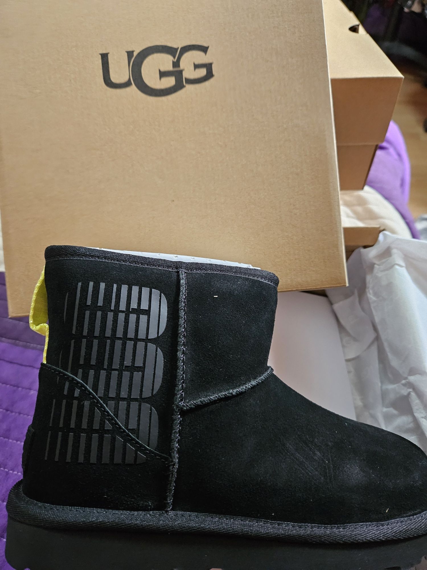 UGG Classic Mini Logo