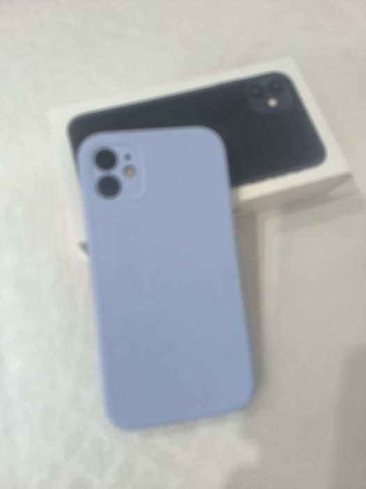 Продам Айфон 11.