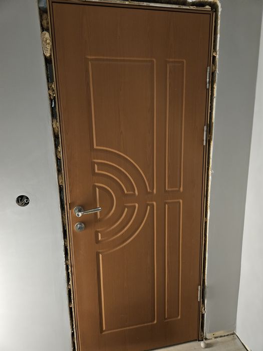 Продавам врати, употребявани употребявани 5бр вътрешни и  1бр външна