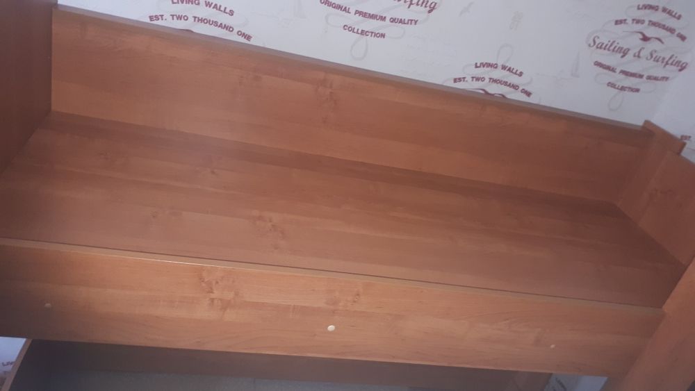 Двухъярусная кровать