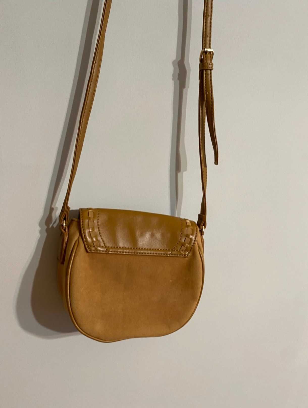 Чанти Guess чисто нови .