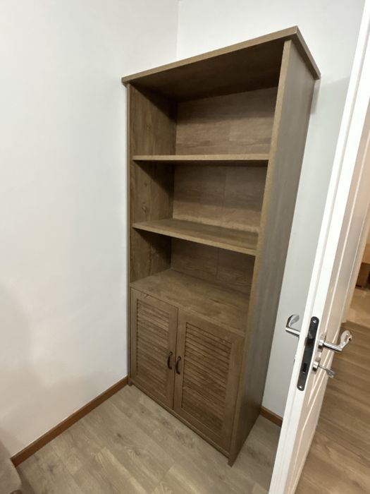 Vamd biblioteca 400 lei , nefolosita, doar montata si neutilizata