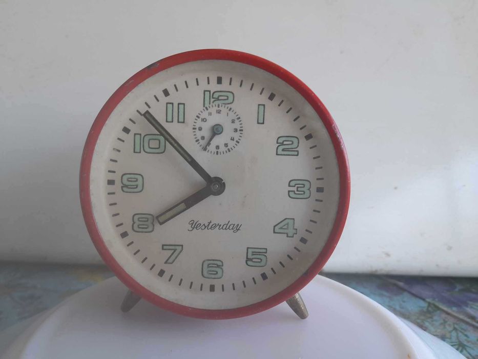 Ceas desteptator de masa/semineu - mecanic , HESTERDAY .Anglia