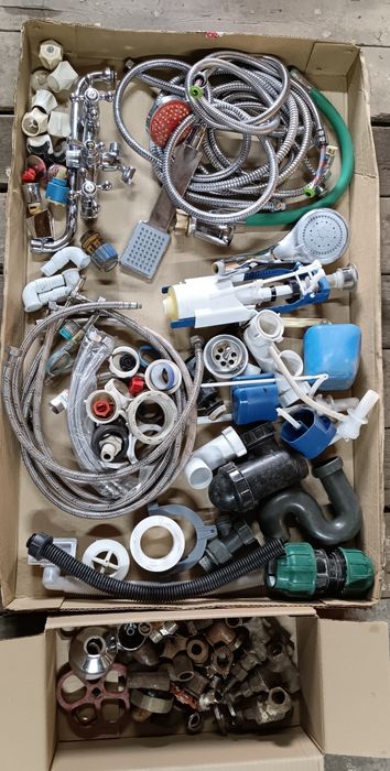 Продам сантехническую фурнитуру разную 5000 тг за всё