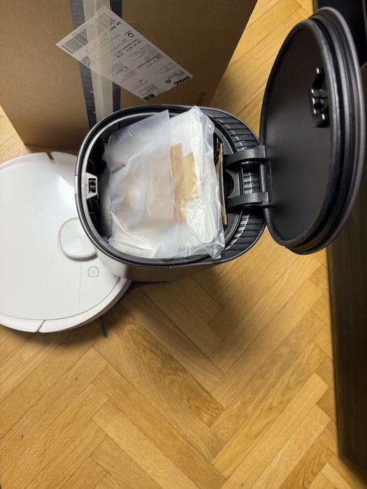 Se vinde acest aspirator ecovacs