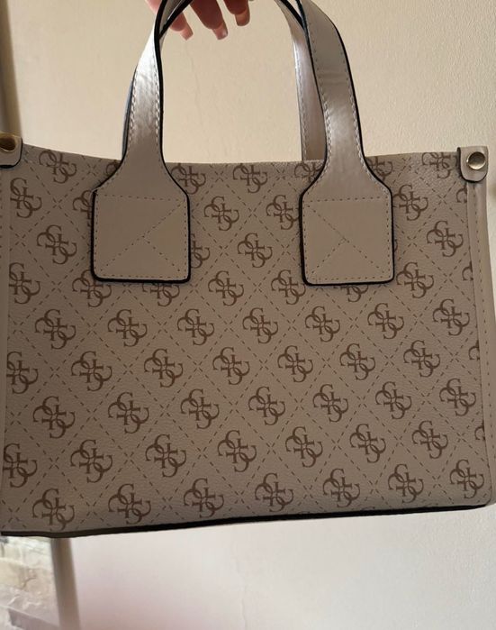 НОВА! Чанта Guess