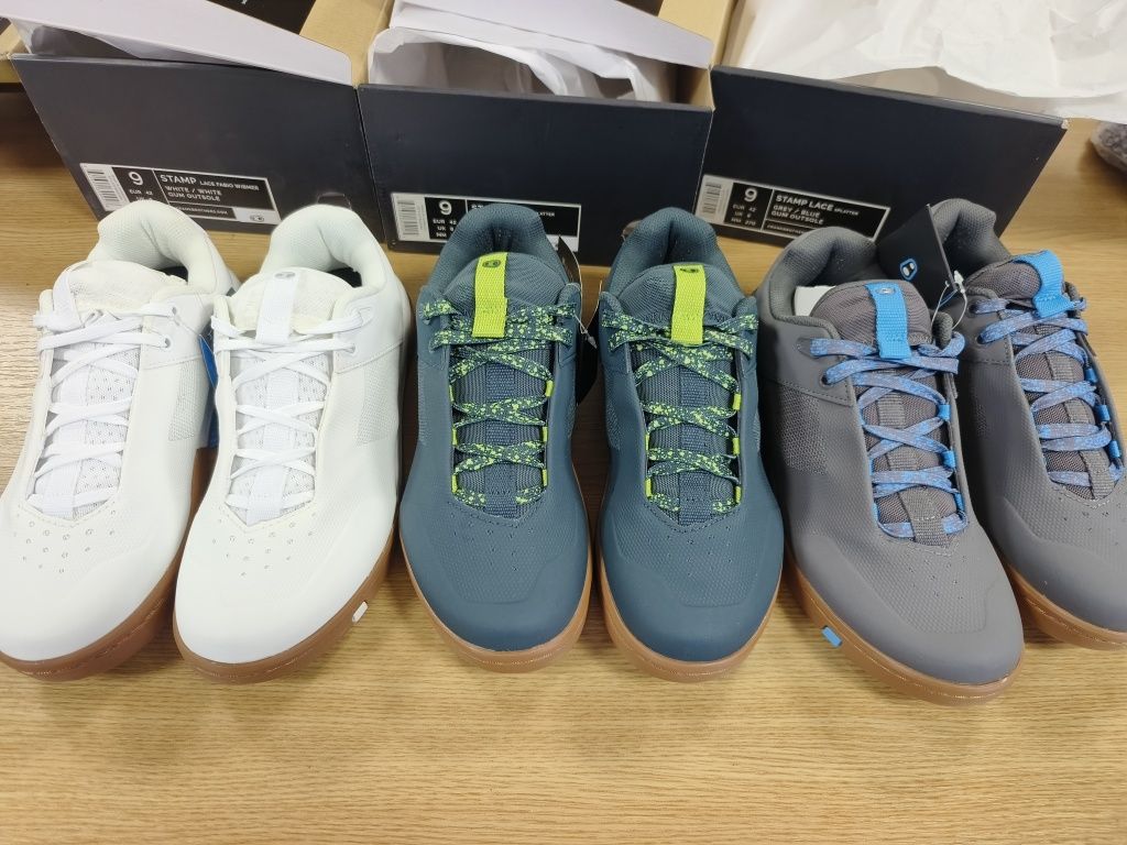 Шпайкове Crankbrothers Stamp Lace White,Petrol/Lime,Grey/Blue 42,43,44