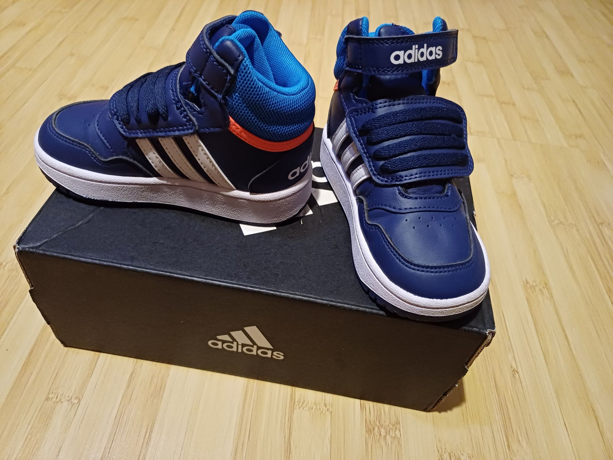 Маратонки Adidas, # 25