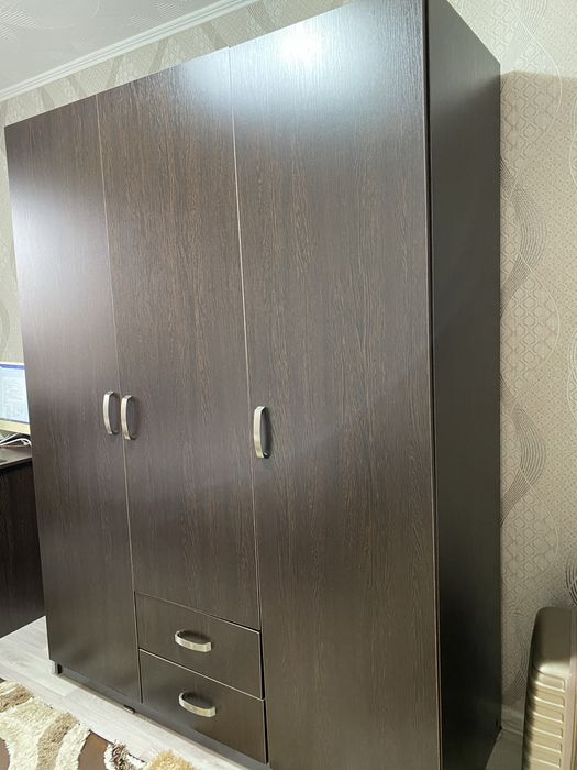 Срочно продам шифоньер шкаф, торг есть, самовывоз