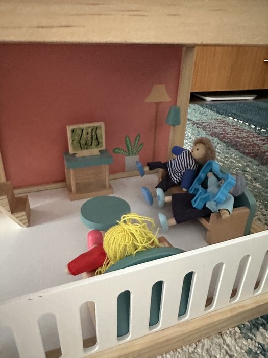 Casuta papusi din lemn +accesorii