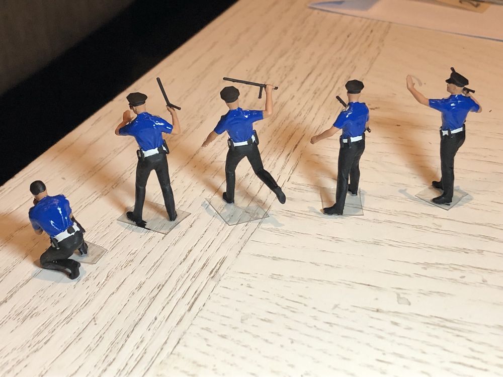 1/43 set 5 figurine politisti - rasina pictata manual