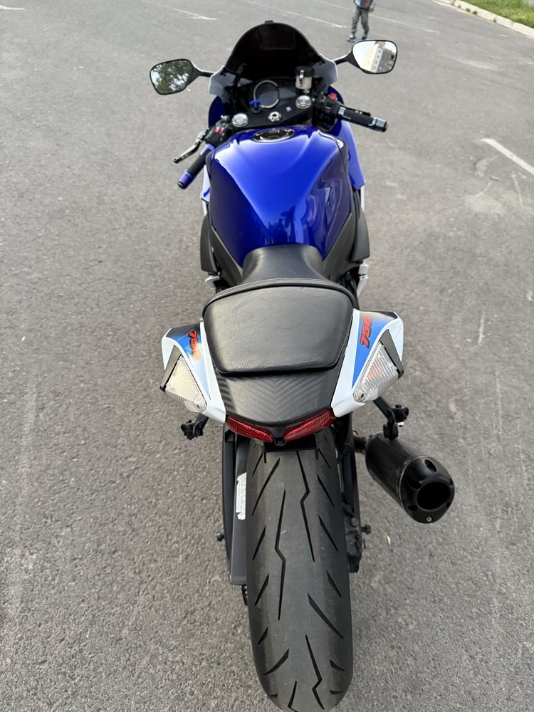Сузуки жиксер Suzuki Jsxr 750