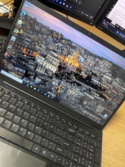 Laptop 16 GB RAM si 512 SSD