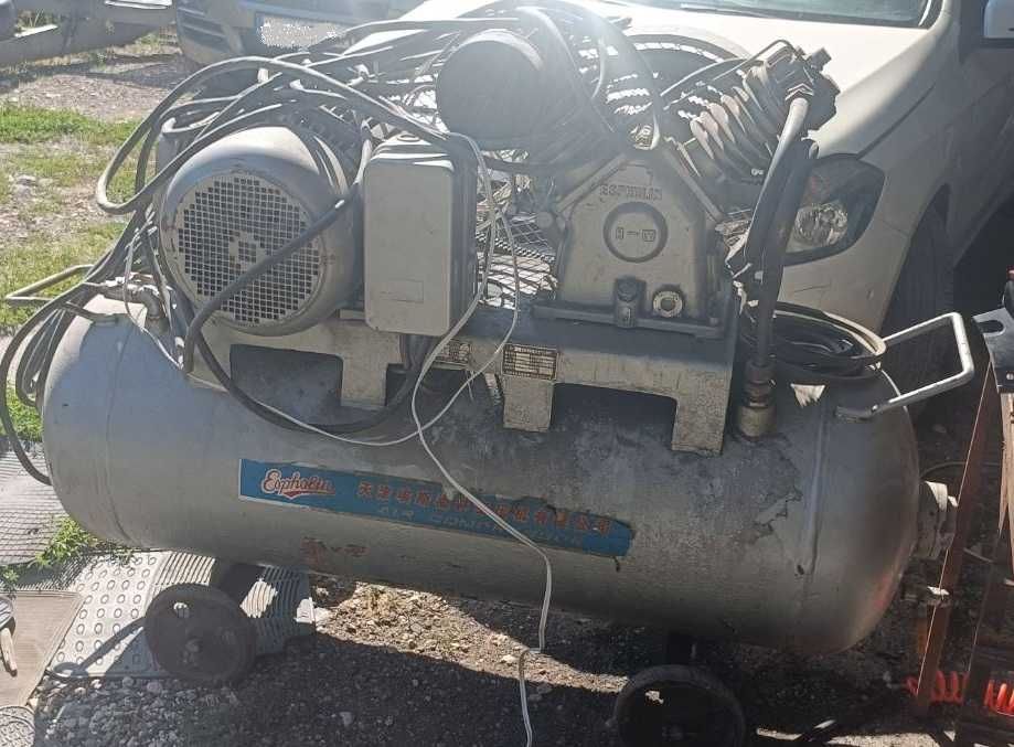 бутален компресор 11кв 300л