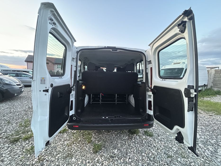 Renault trafic 2017/1,6 diesel euro6/ 9 locuri autoturism