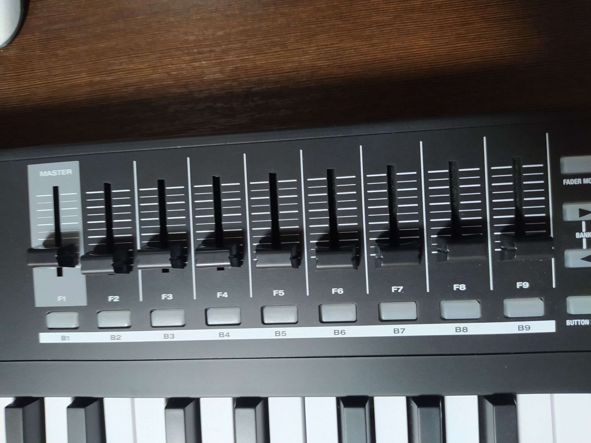 Midi клавиатура контроллер M-AUDIO CODE 61
