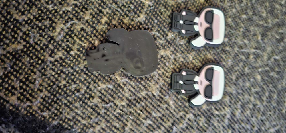 KARL LAGERFELD emblema de lipit