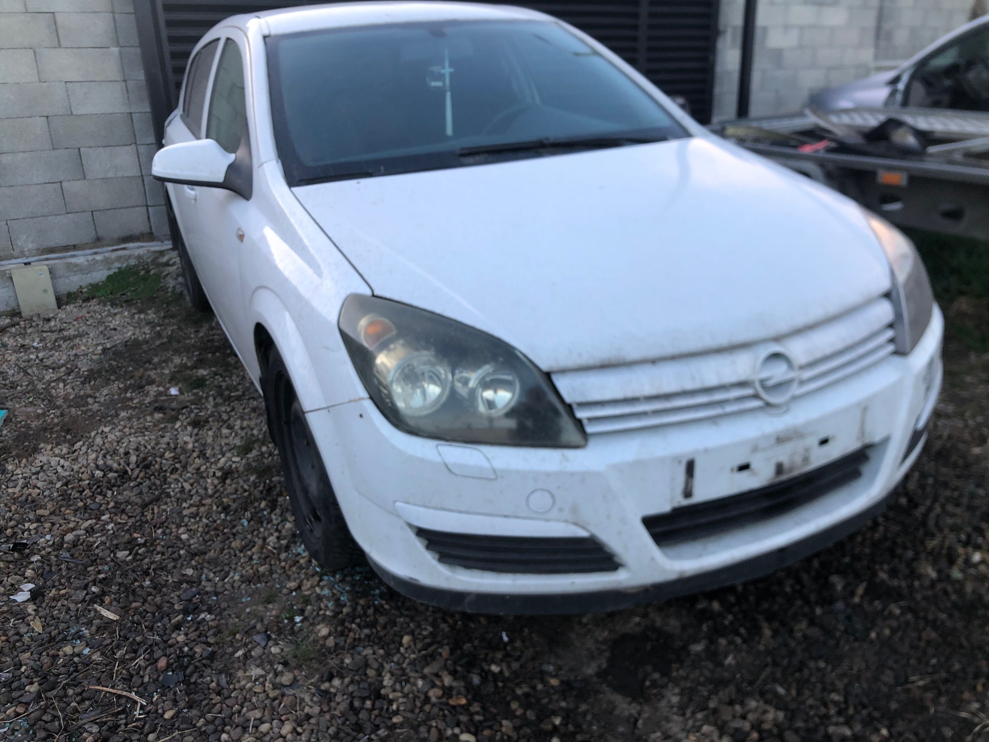 Carlig remorcaOpel Astra H 1.7 cu pompa de vacum