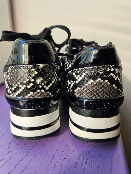 Дамски маратонки GUESS