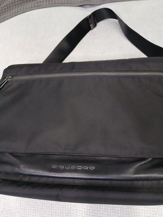 Geantă business Piquadro pentru laptop, piele italiană și țesătură teh