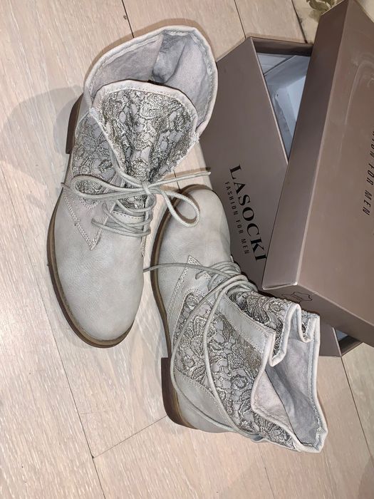 Дамски сиви боти с дантелен акцент / Сиви ботуши