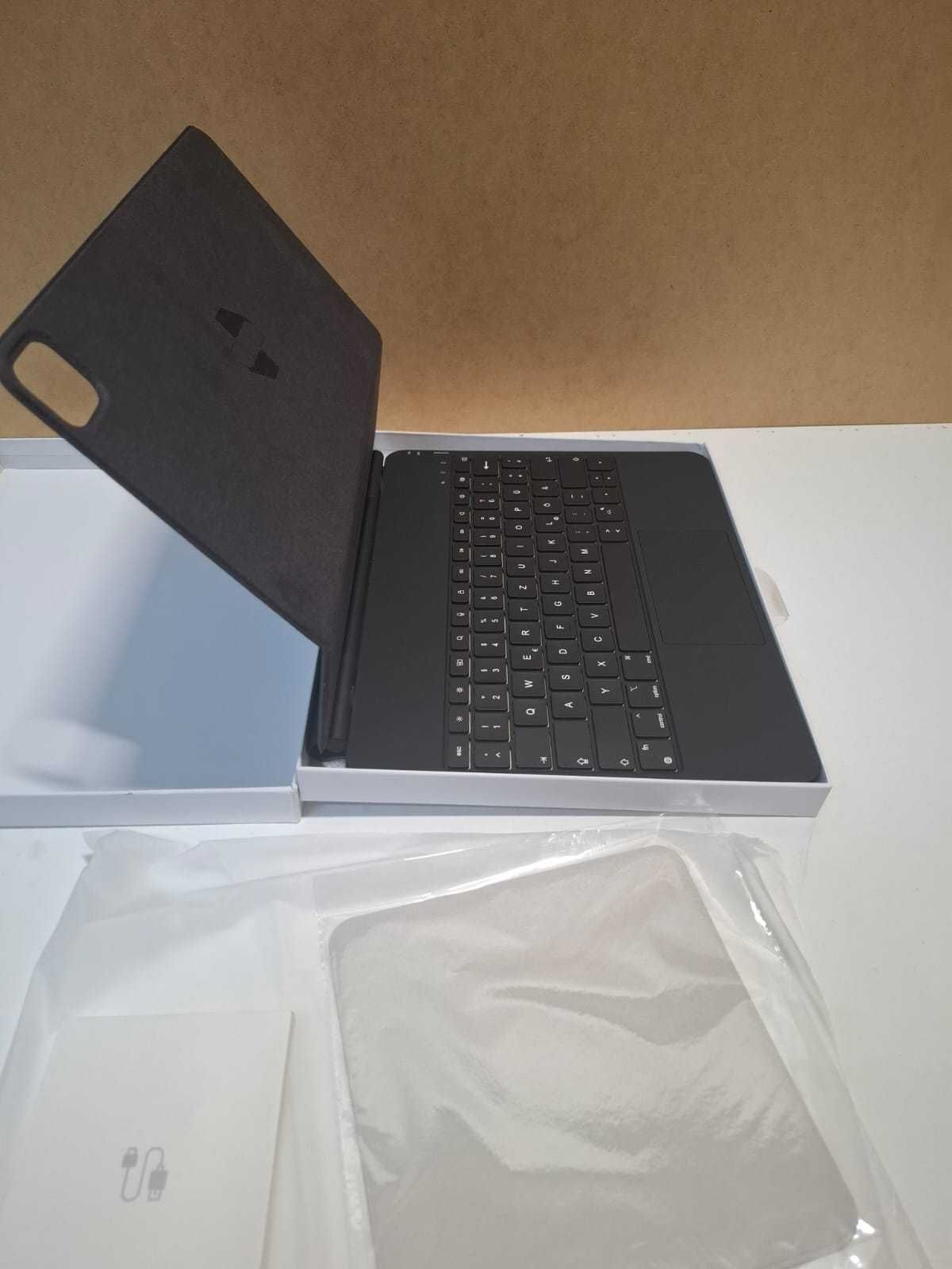 Tastatură Nuflaz iPad 13"/12.9", QWERTY ES, cu trackpad, husă