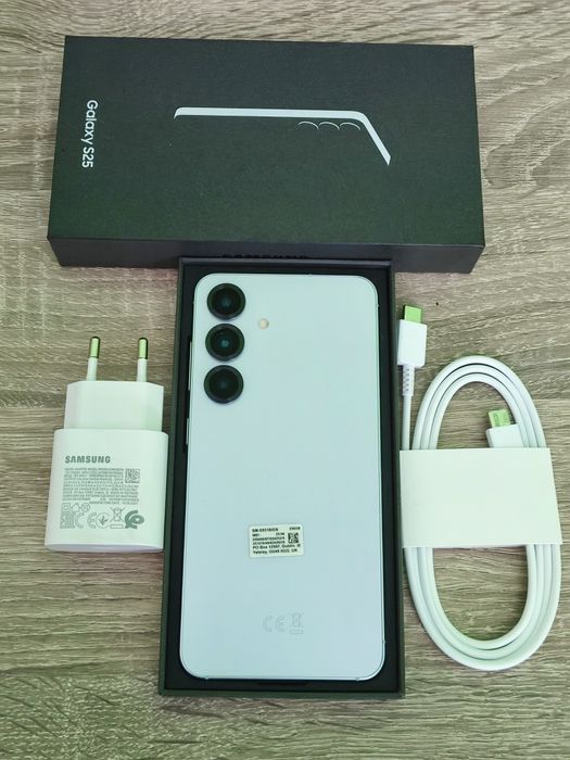 Samsung S25 256GB Icyblue Като нов/Бартер