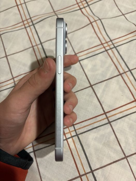 Айфон 15 (много добро състояние)