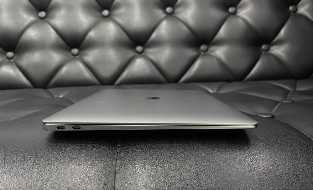 Apple MacBook Air M1 8/256 GB 2020 года в идеальном состоянии