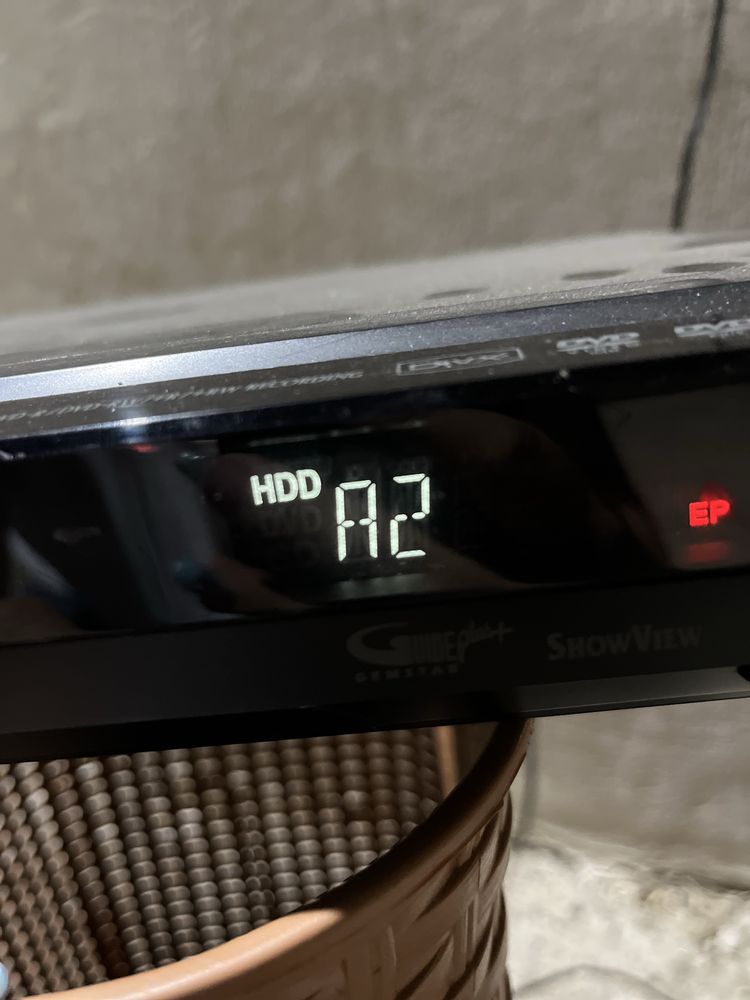 PANASONIC DVD DMR-EH575…………………………………………………………………………………………….
