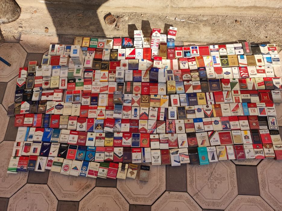 Antikvariant retro sigaret qutilari