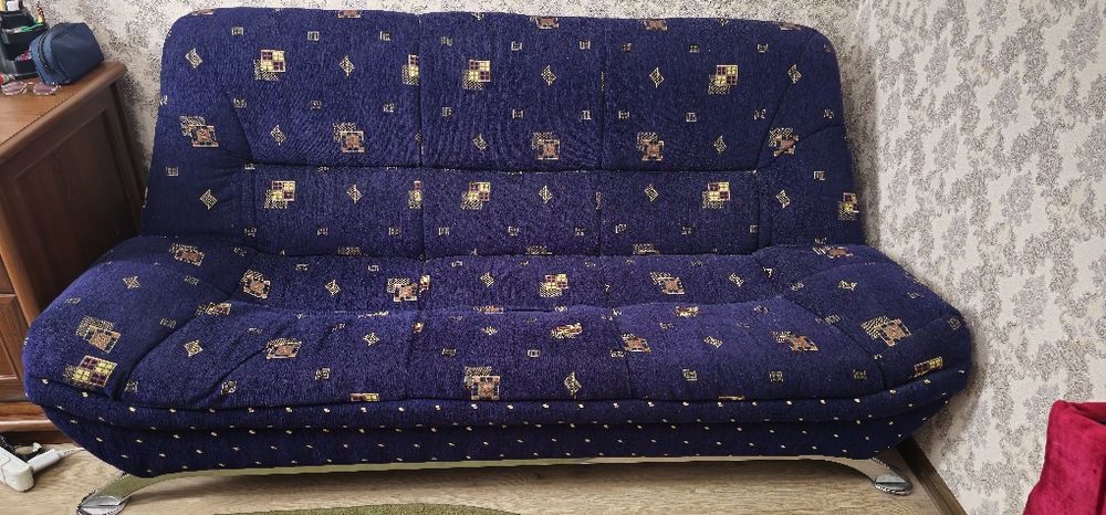 Большой диван и маленький  диван с 2 креслами