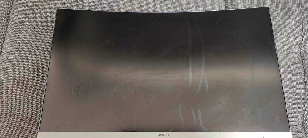 Monitor Samsung curbat 27inch, ecran spart