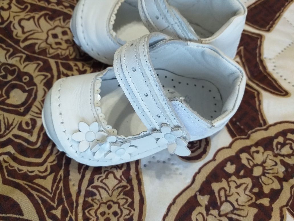Бебешки обувки от естествена кожа