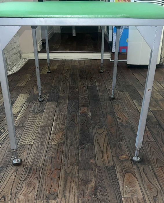 Продам кушетку массажную