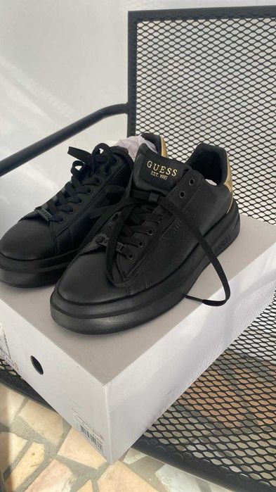 Vând adidași nr 43