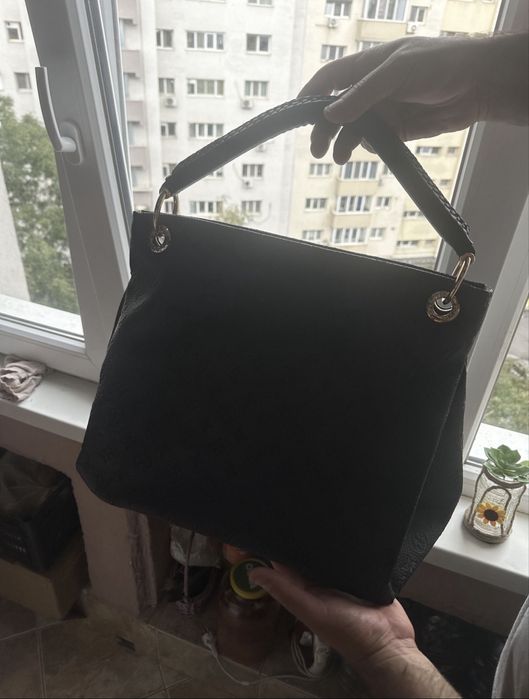 Vand geanta Louis Vuitton