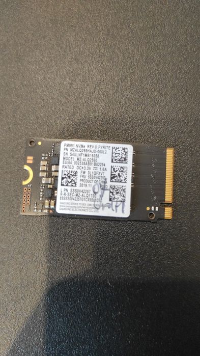 SSD model 2242 NVMe M.2 de 256GB